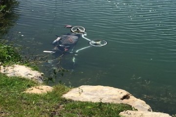 Golftrolley te water